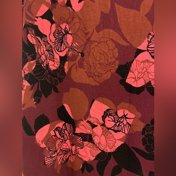 Livvi women’s activewear top (NWT) - Picture 3 of 5